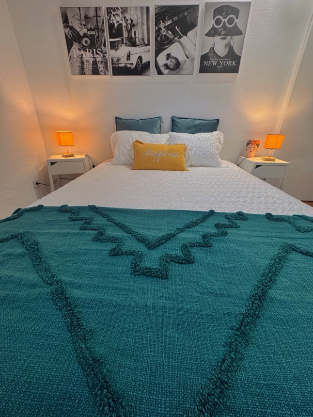 Room at Aroeira Retreat